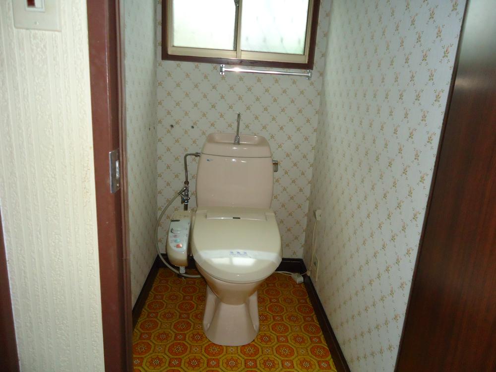 Toilet. Indoor (09 May 2013) Shooting