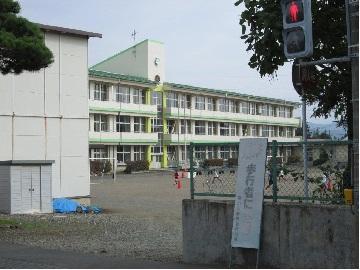 Primary school. Yahaba stand Kemuriyama to elementary school 1200m