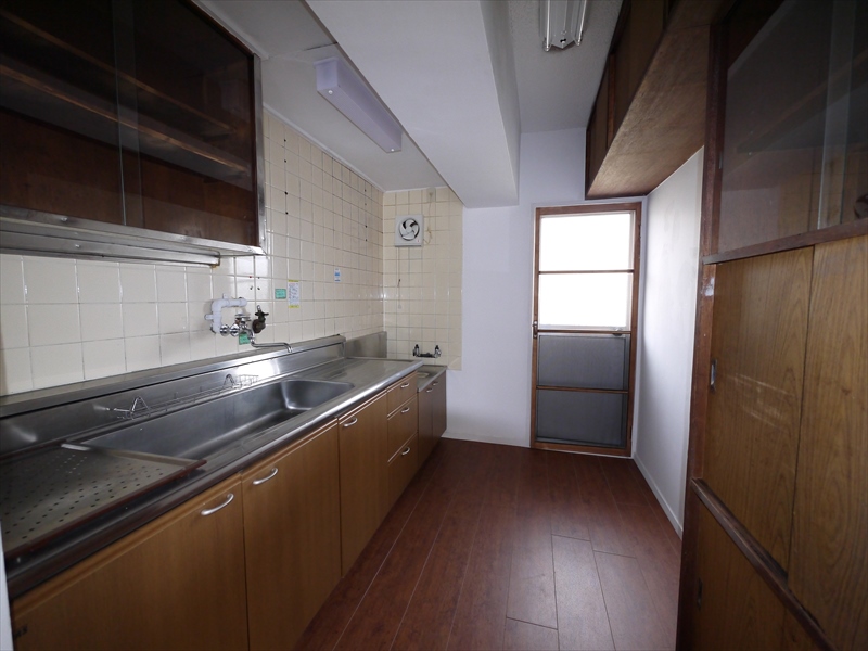 Kitchen. The same type: It is a photograph after Rifuomu.