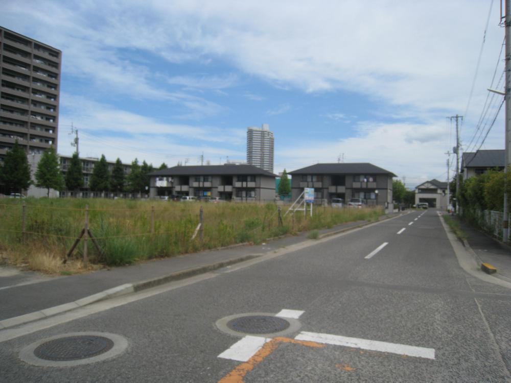 Local photos, including front road. Local (September 2012) shooting ・ South front road