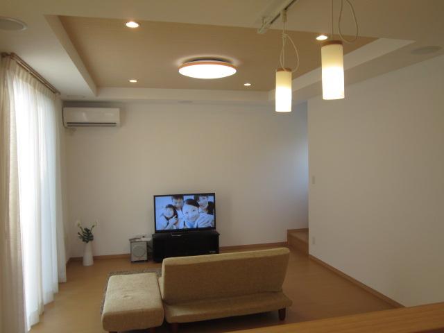 Same specifications photos (living). ( 2 Building) same specification 5,1CH surround there