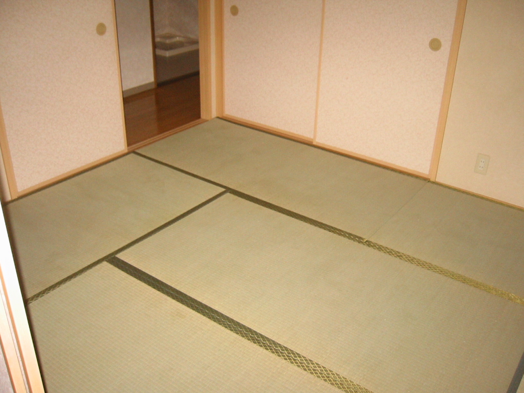Living and room. Japanese-style room with a closet of 1 between the width.
