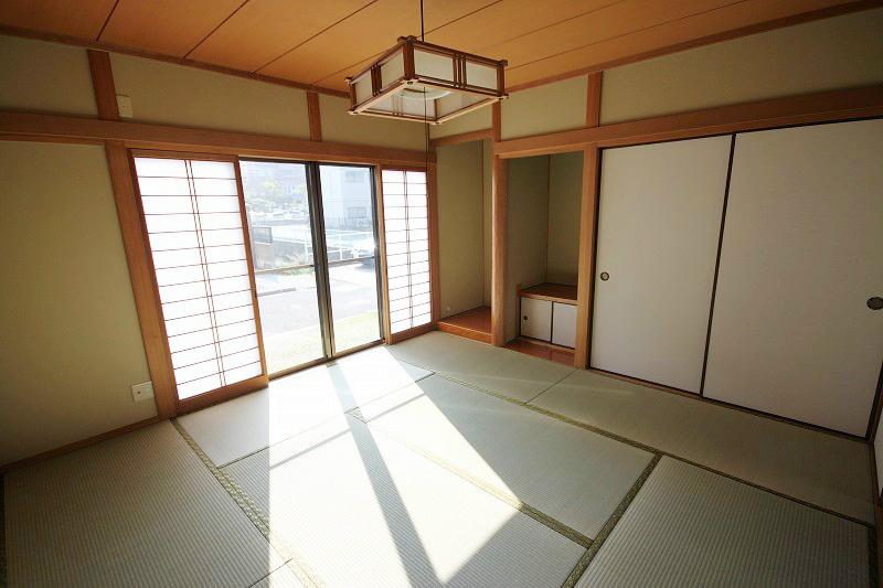 Non-living room. Southwest Japanese-style tatami mat exchange ・ FusumaChokawa ・ It is very beautiful and the exchange shoji Zhang.