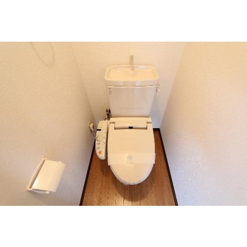 Toilet. Washlet equipped!