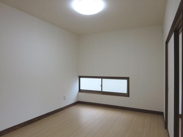 Non-living room. The second floor is the west side of the Western-style. cross, We Hakawa the floor.