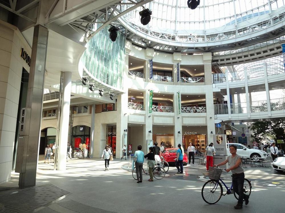 Shopping centre. 500m to Ichi number Street East Building Takamatsu Marugame-machi