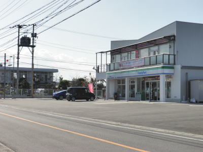 Convenience store. 379m to FamilyMart Tahikami the town store (convenience store)