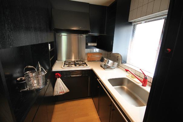 Kitchen. Also on the second floor there is a kitchen 2 households is also possible.
