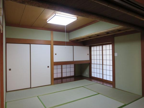 Non-living room. You can also corresponding have many customers came because the plates and the Japanese-style room has become the Tsuzukiai.