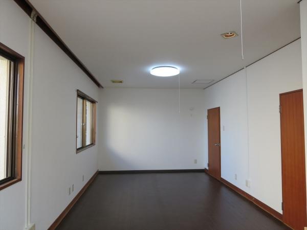 Non-living room. The third floor is the north side of the Western-style. floor, The cross was Hakawa.