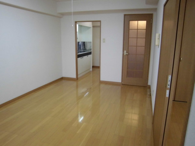 Living and room. LDK12 is tatami