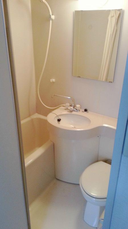 Toilet. It is a 3-point unit that was integrated into compact