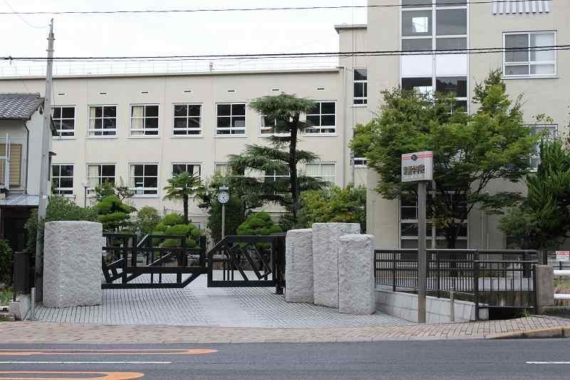Junior high school. 1440m to Takamatsu Municipal Ziyun junior high school