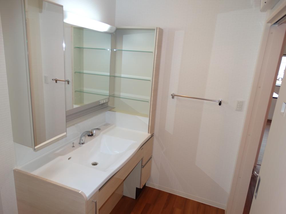 Wash basin, toilet. Indoor (10 May 2013) Shooting