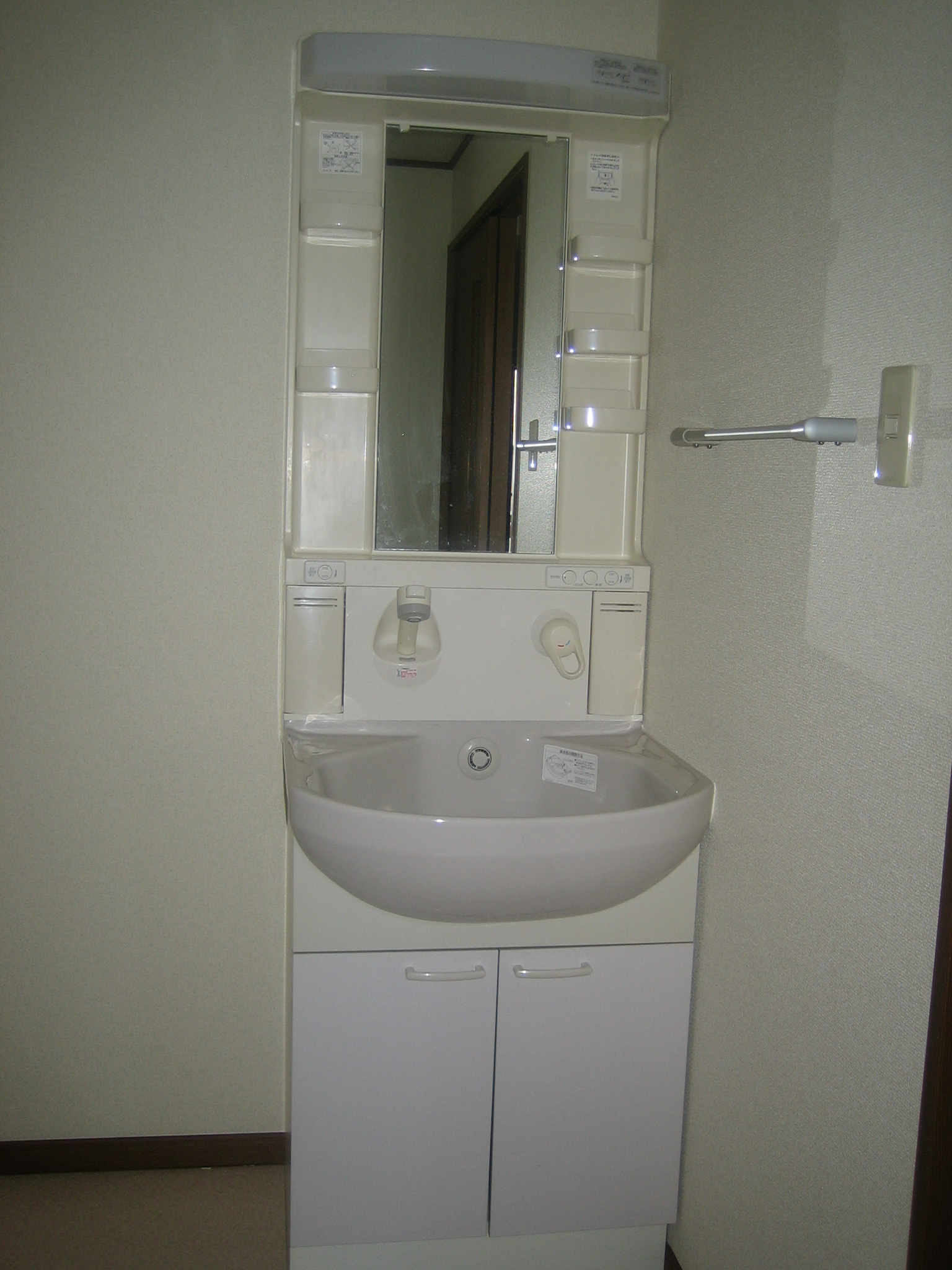 Washroom. Wash basin with shampoo dresser