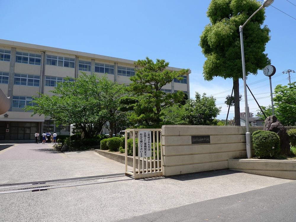 Primary school. 430m to Takamatsu City Kuribayashi Elementary School
