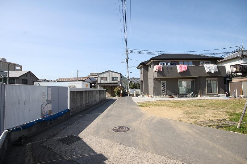 Local photos, including front road. Facing the spacious road of about 4.8m