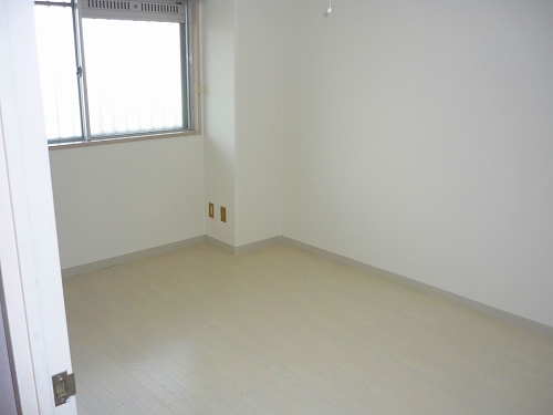 Other room space. It is white-based Western-style.