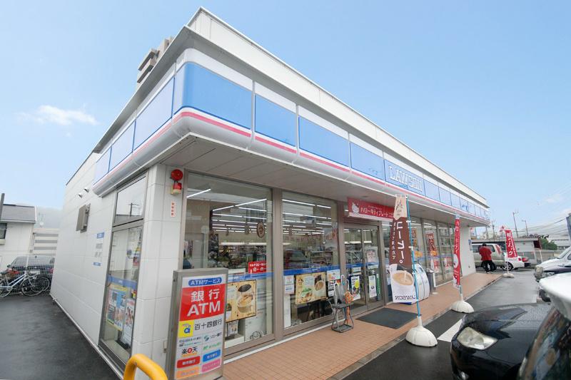 Other. It is about a 6-minute walk from the Lawson Takamatsu Yashimanishi the town shop.