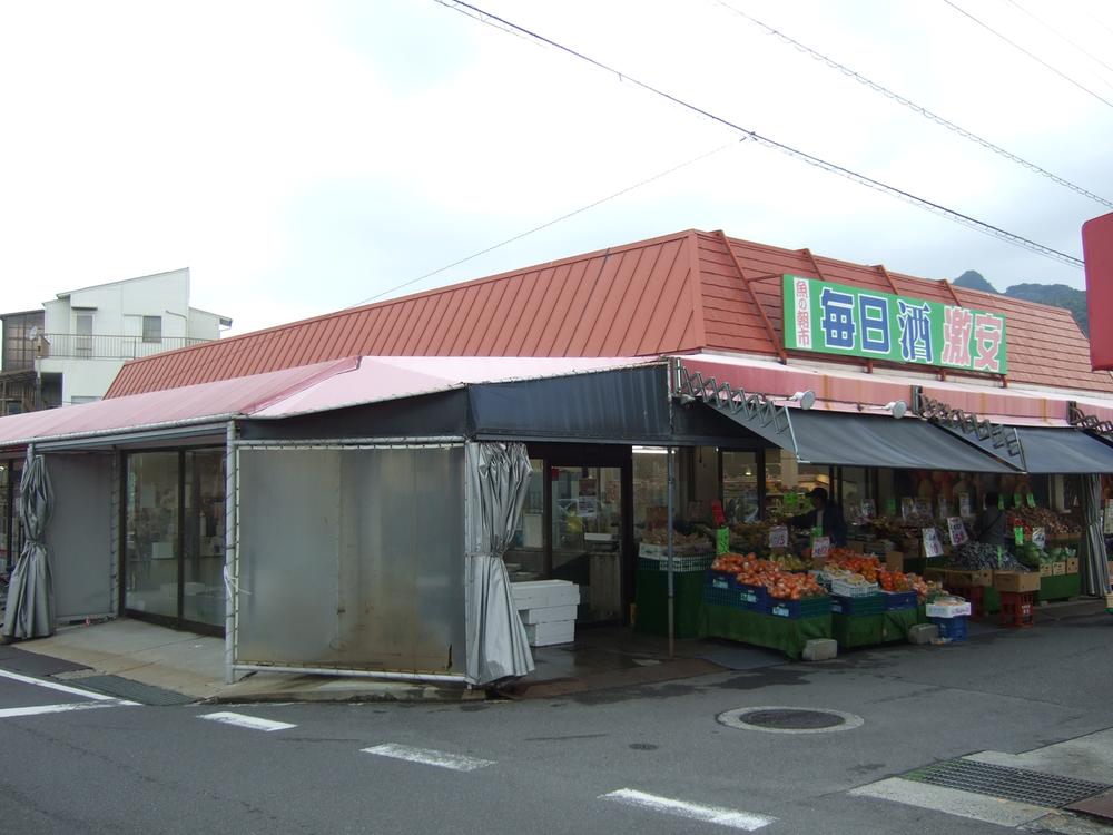 Supermarket. 860m until fresh market Kimura Mure shop