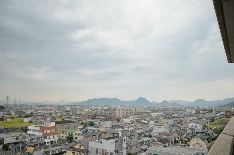 View photos from the dwelling unit. There is no high-rise buildings around, It is also a good per yang.