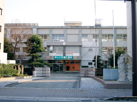 Junior high school. 1000m to Takamatsu Municipal Tamamo junior high school