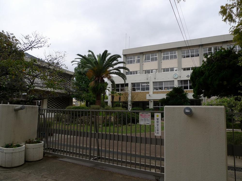 Primary school. 500m to Takamatsu Municipal Garden Elementary School