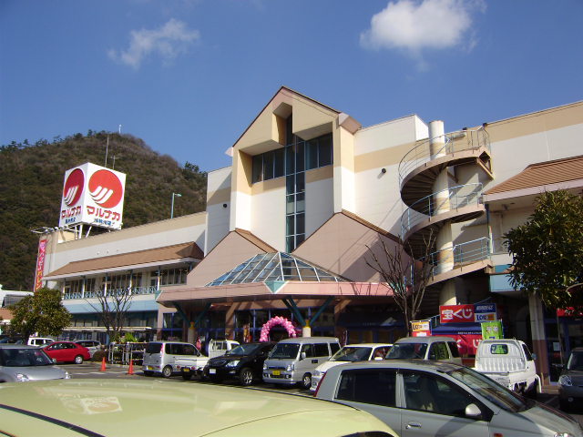 Supermarket. Marunaka Kuribayashi Minamiten to (super) 767m