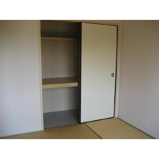 Living and room. Japanese-style room ・ Armoire