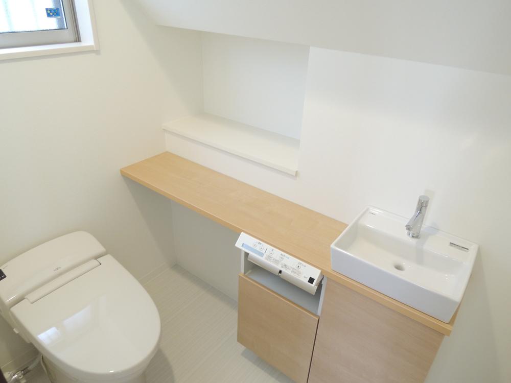 Toilet. Indoor (03 May 2013) Shooting