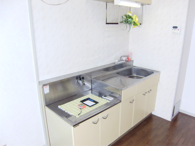 Kitchen. 2-neck is a gas stove can be installed.