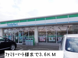 Convenience store. 3600m to Family Mart (convenience store)