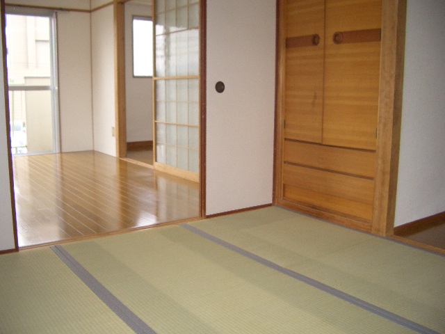 Living and room. Spacious room