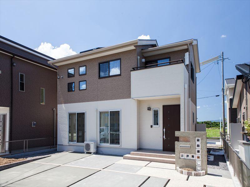 Local appearance photo. Are you out of simple modern style.