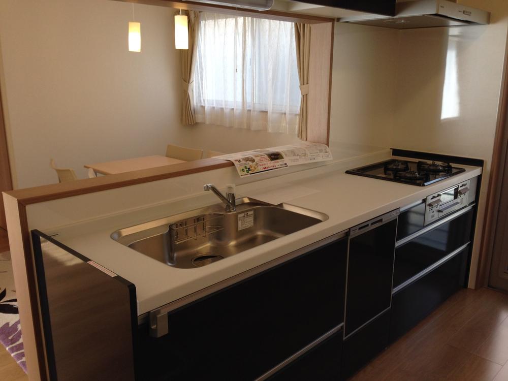 Kitchen. Gas used in face-to-face. Cleaning Ease clearance less sink