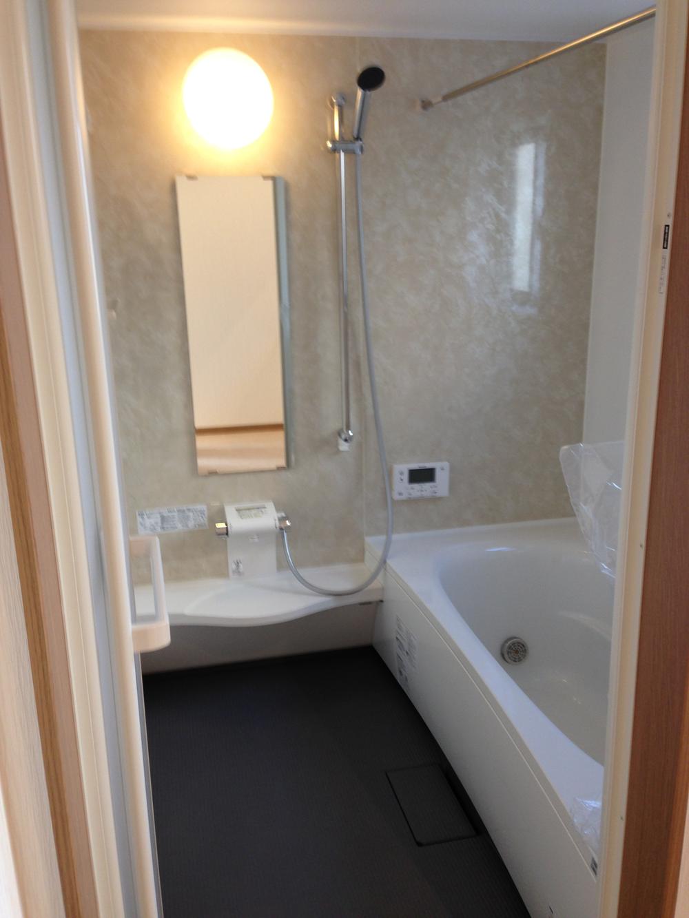 Bathroom. 5 ℃ does not fall only in two hours in the warm bath! Also, Tub Otose easily with water and sponge