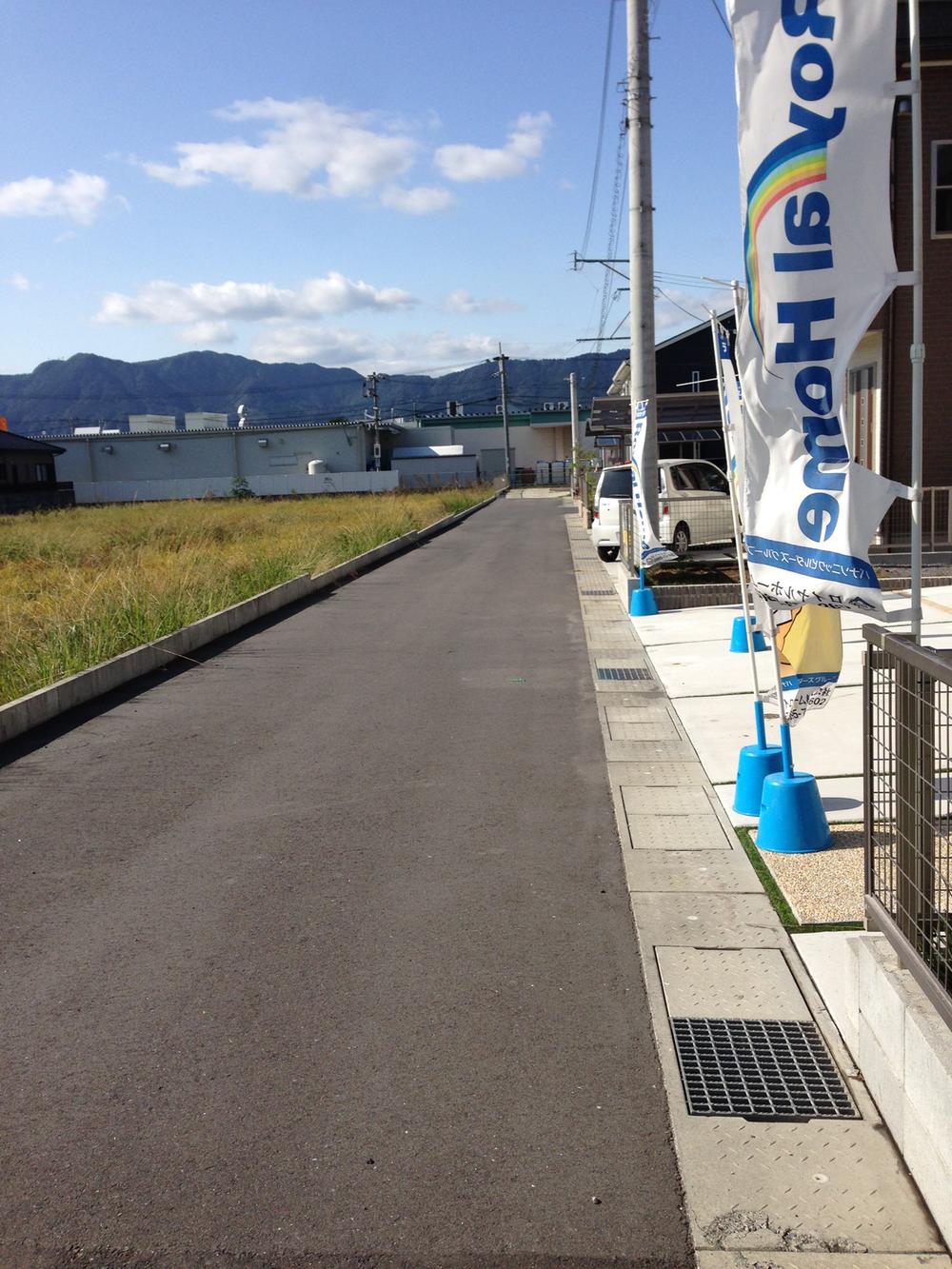 Local photos, including front road. Front road is also easy parking also widely car width