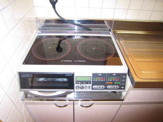 Kitchen. IH is equipped with cooking heater