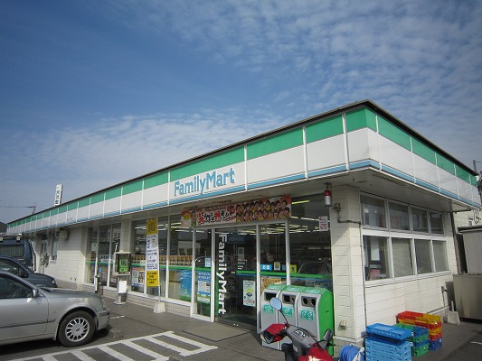 Convenience store. FamilyMart Aira Nishimochida store up (convenience store) 924m