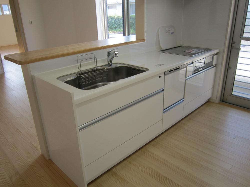 Kitchen. The kitchen is of course IH, It is with a dishwasher!