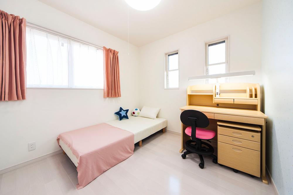 Other introspection. And white keynote, Also offers space with the comfort at a clean full of spacious and is the children's bed and desk.