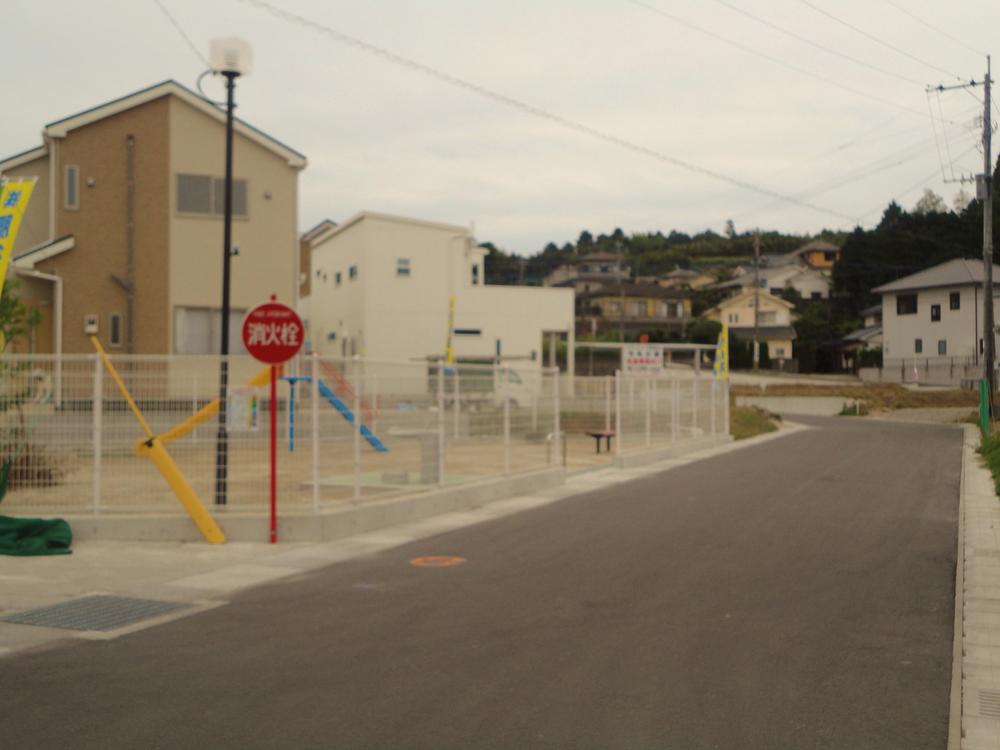 Local photos, including front road. Local (10 May 2013) Shooting