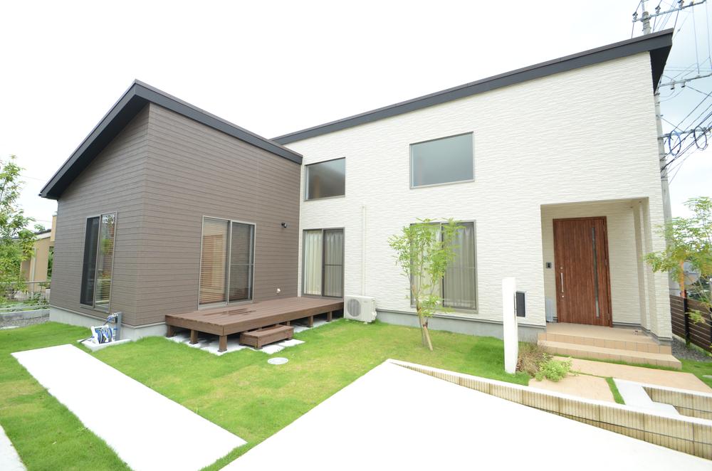 Impressive abundance of local appearance (July 2013) window to capture the photographic light. Parking spaces There are three cars.. Local appearance (July 2013) Shooting