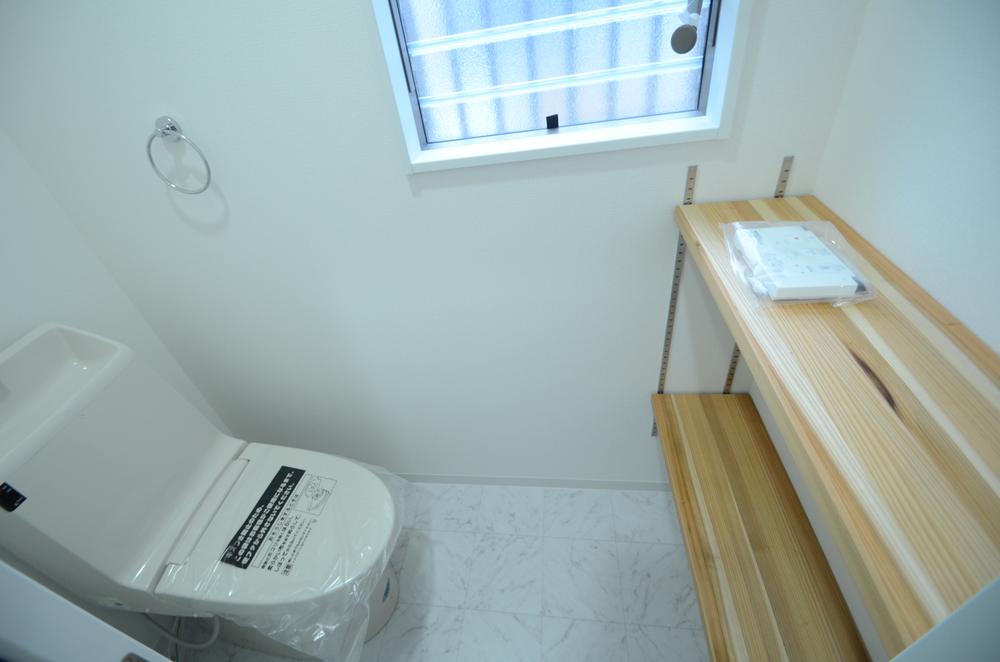 Toilet. There is a shelf where easy-to-use. Or put the toilet paper, Or it can accommodate the cleaning tool.