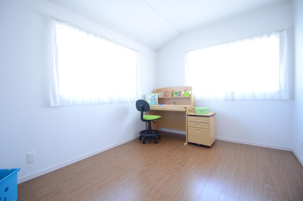 Building plan example (introspection photo). Children room is bright with two faces lighting! You can use To spacious space because there is also a storage space!
