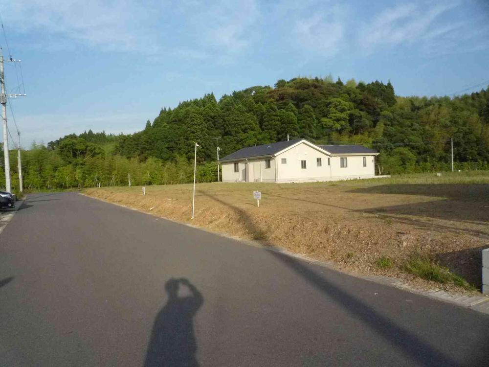 Local photos, including front road. Front road width 6.0m SeMMichinaga 11.3m