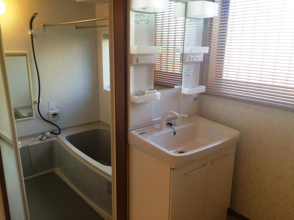 Wash basin, toilet