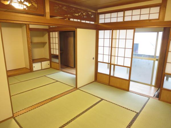Non-living room. Japanese-style room is a connection between bright