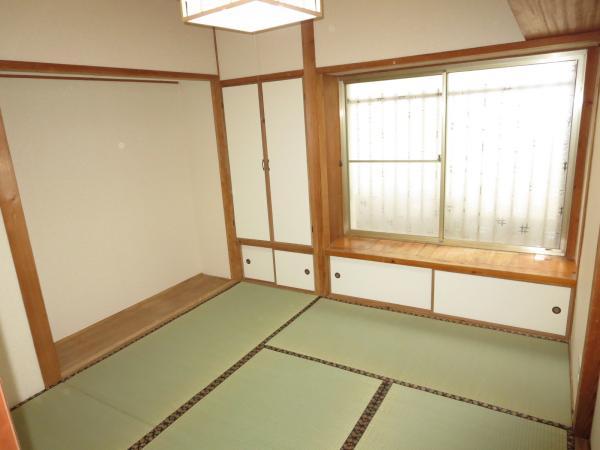 Living. 1 Kaioku is a four-mat and a half Japanese-style room