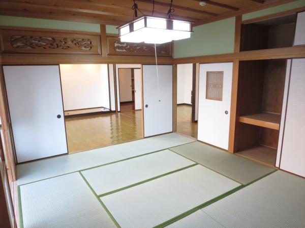 Non-living room. Living and continued Japanese-style room